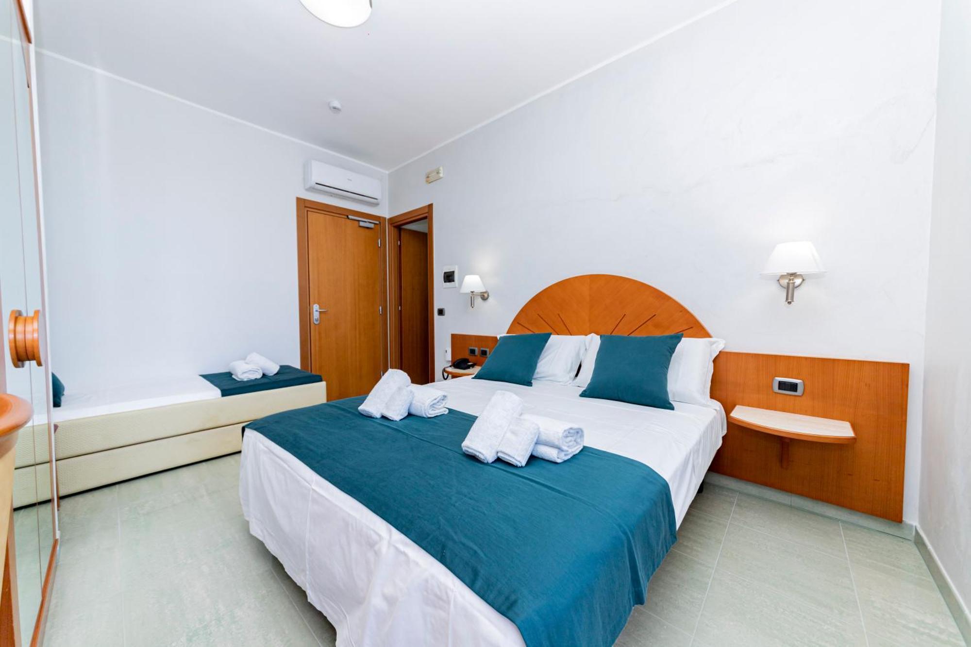 Alba Hotel Torre Lapillo